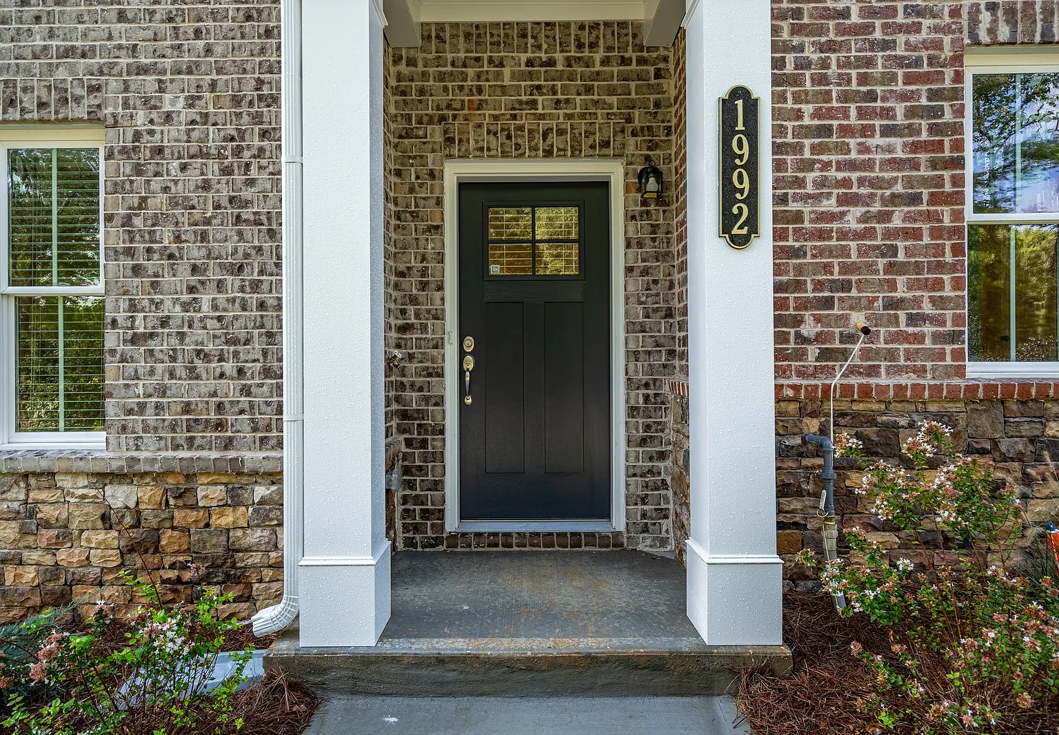 3 bed, 2036 sqft, $2,950 — Photo 2