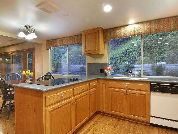 5th image of 2073 Carolwood Dr