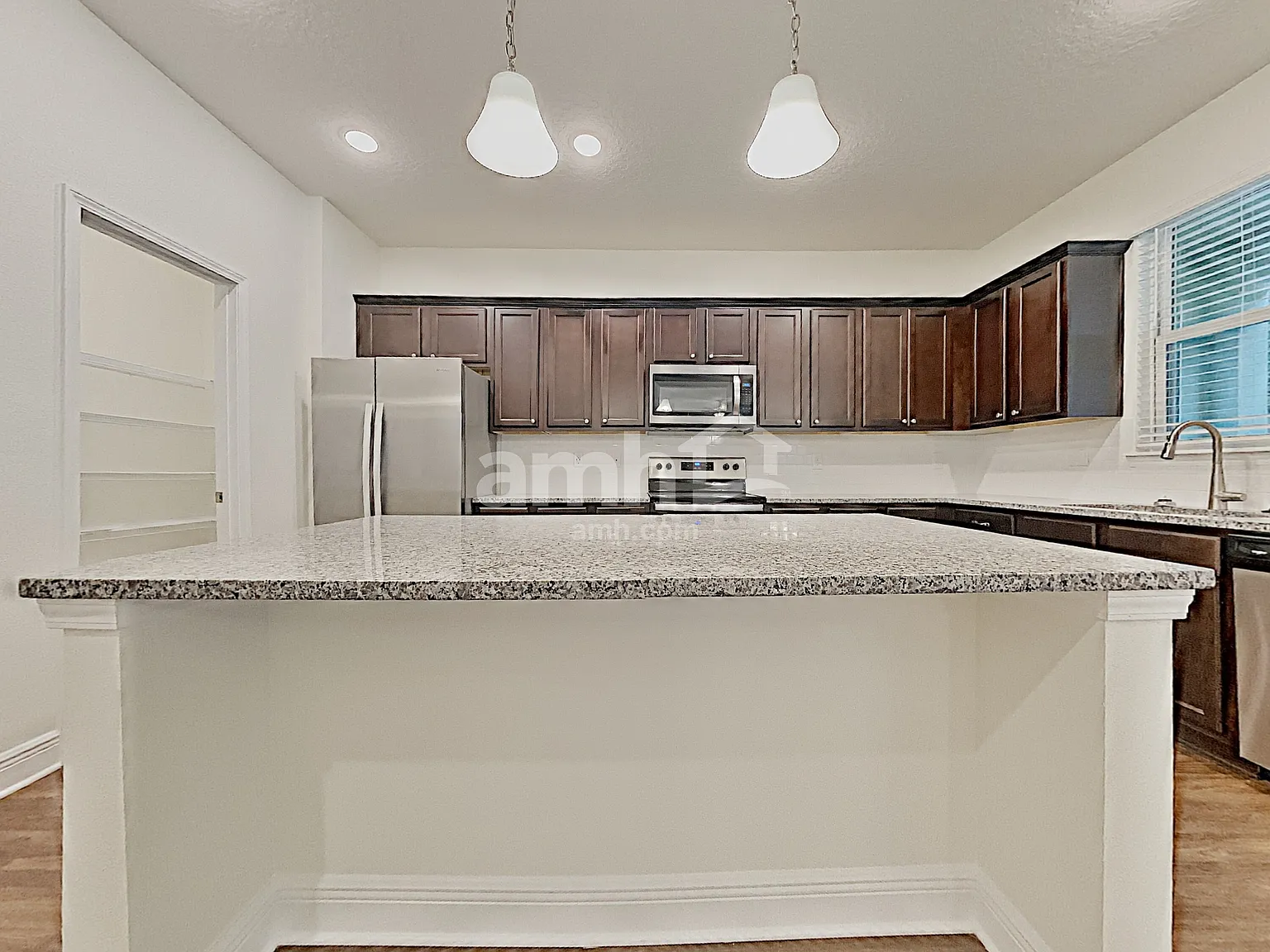 4 bed, 2.5 bath, 2324 sqft, $2,675 — Photo 3