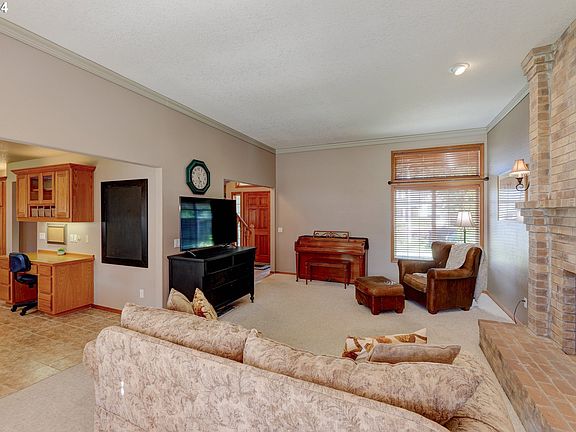 5th image of 2551 NE Lorie Dr