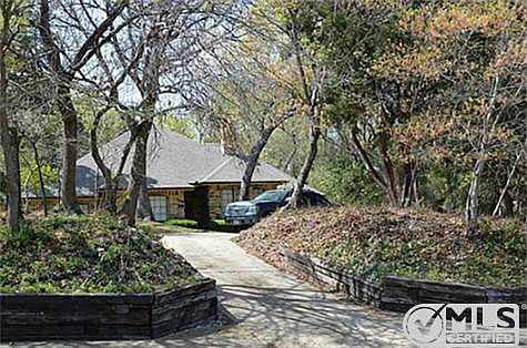 3rd image of 610 Roundtop Blvd