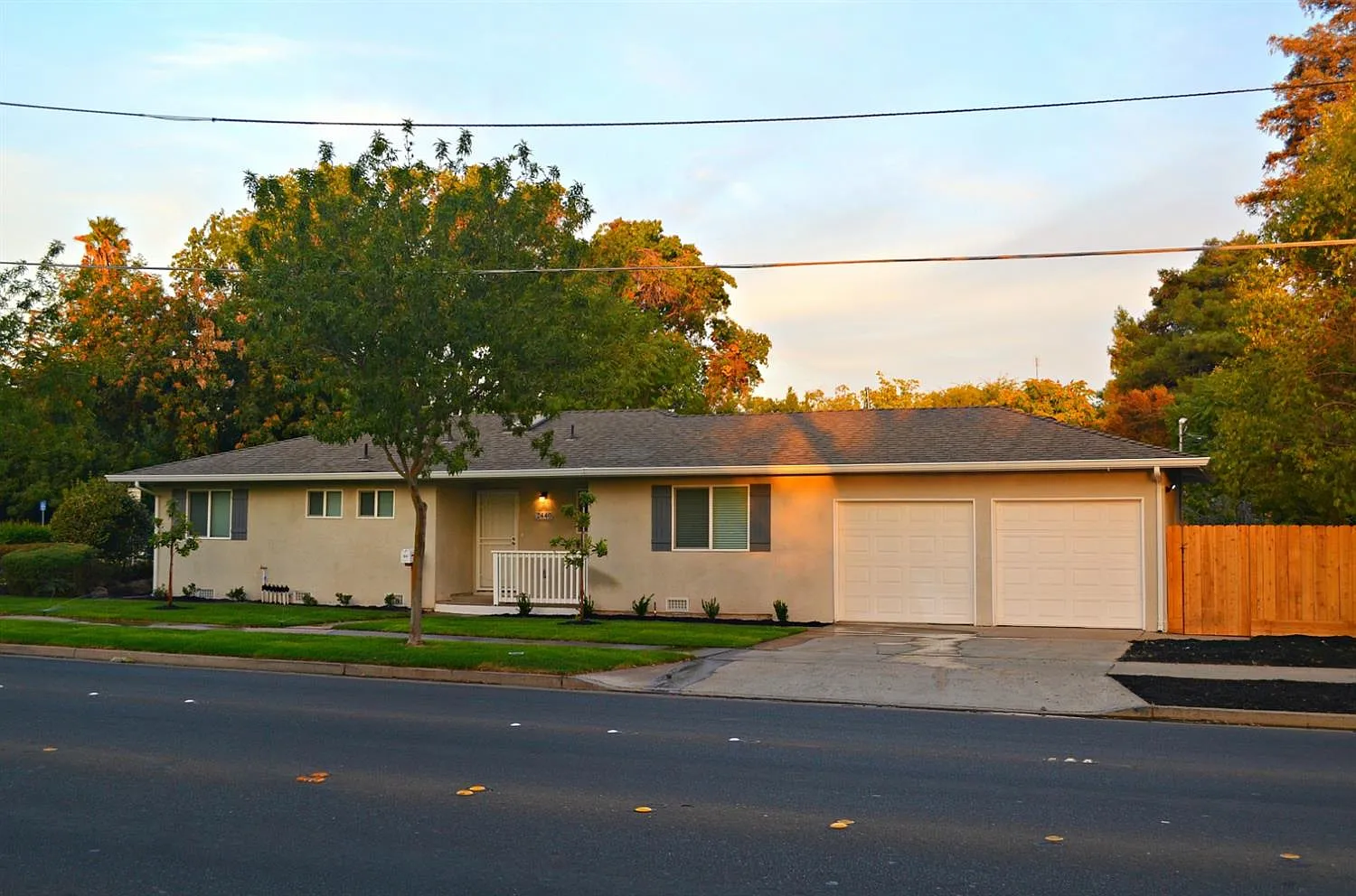 2440 R St photo 1