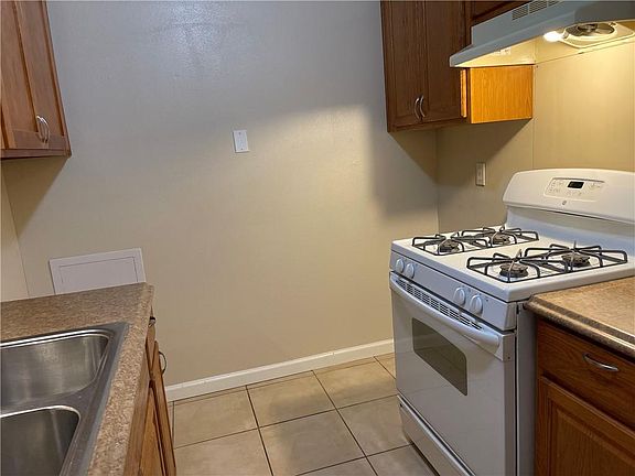4th image of 13535-37 N Lemans St