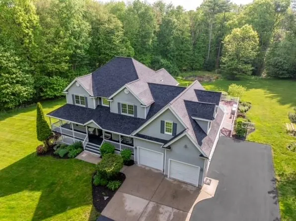 11 Hart Pond Dr, North Smithfield, RI 02896