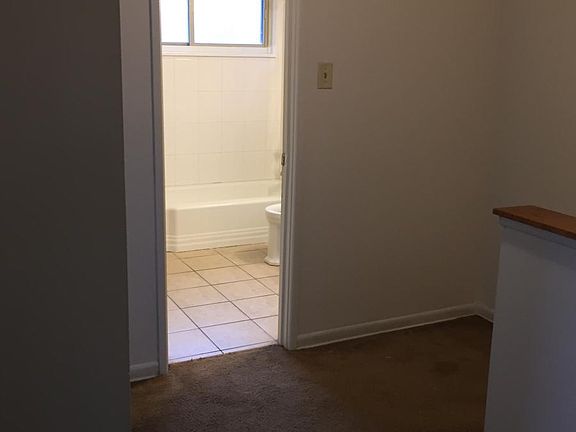 5th image of 501 E End Ave