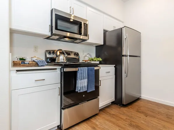 Broadstone Place, 2594 N Armstrong Ave #222, Fresno, CA 93727