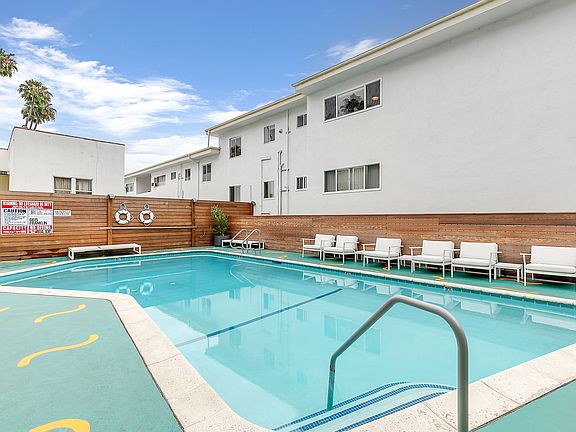 3rd image of 6615 Franklin Ave #2B-2Ba-1000Sqft