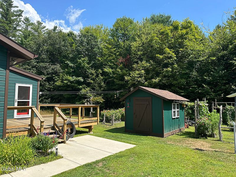 3rd image of 484 Rock Ave