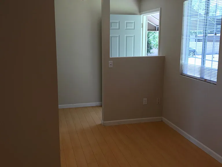525 N Raymond Ave — Photo 3
