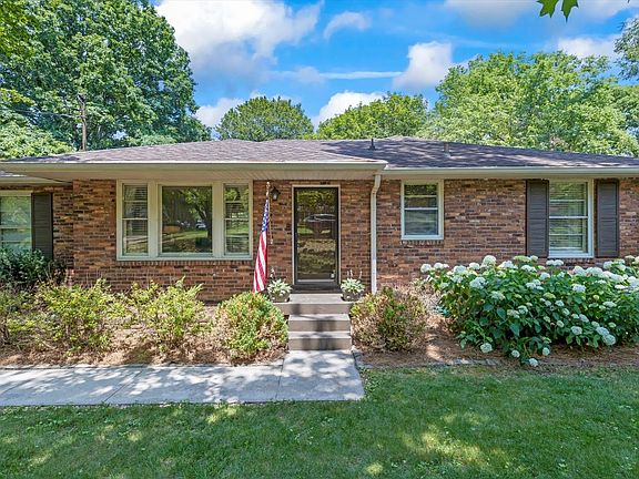 2nd image of 624 Barrywood Dr