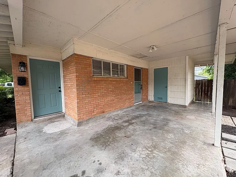 1307 Corona Dr — Photo 3