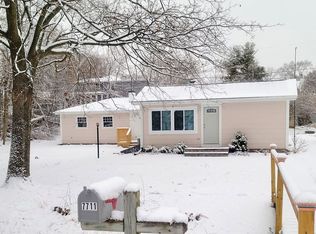 7710 Beach Dr, Wonder lake, IL 60097