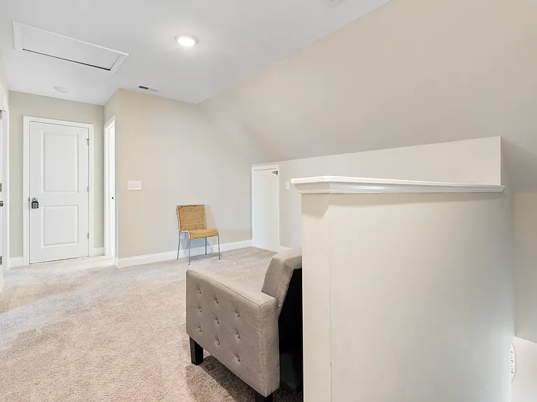 124 Bridge Point Cir — Photo 27