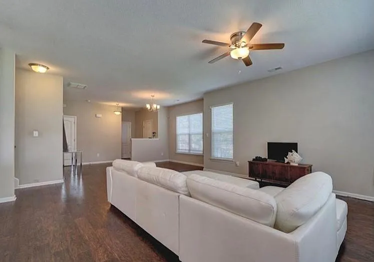 6019 Newington Pl — Photo 4