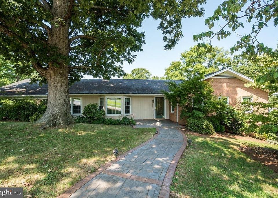 1st image of 1202 Oaklawn Dr