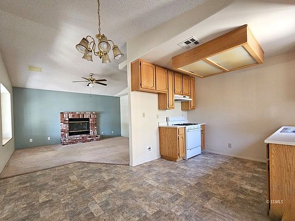 4th image of 433 N Inyo St