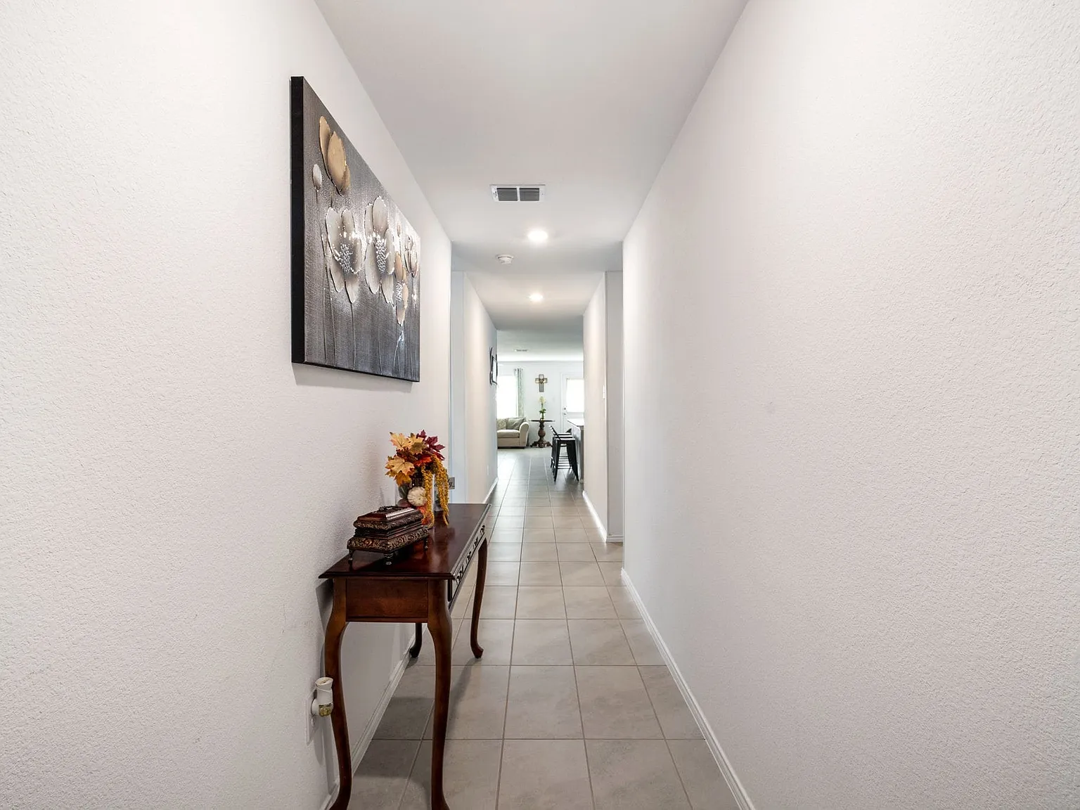 4 bed, 2.0 bath, 1712 sqft, $2,350 — Photo 3