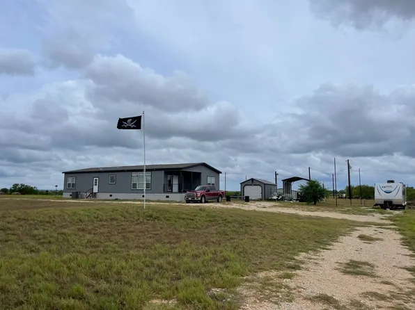 2402 County Road 132, Floresville, TX 78114