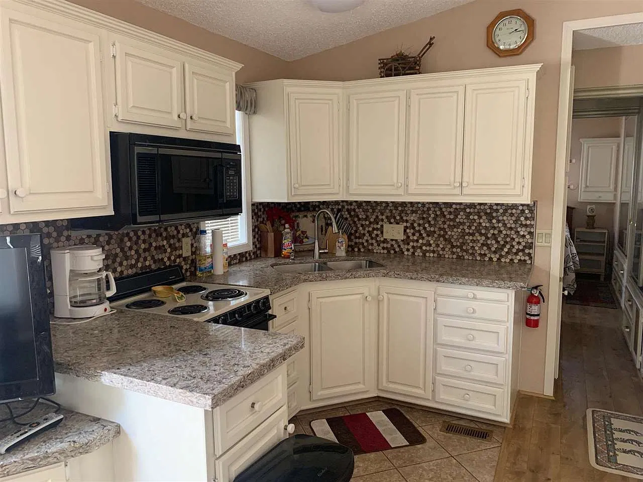 1 bed, 1.0 bath, 420 sqft, $1,100 — Photo 3