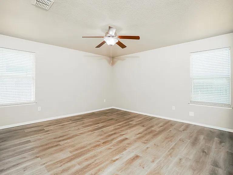 3215 Pedernales Dr — Photo 9