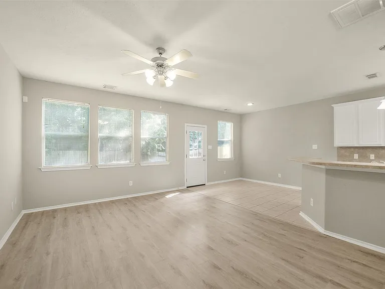 171 N Burberry Park Cir — Photo 4