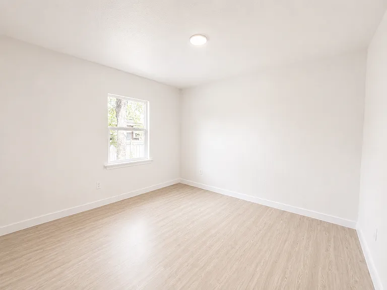 2302 Leacrest Dr — Photo 8