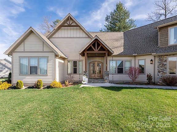 3rd image of 210 Samuel Dr