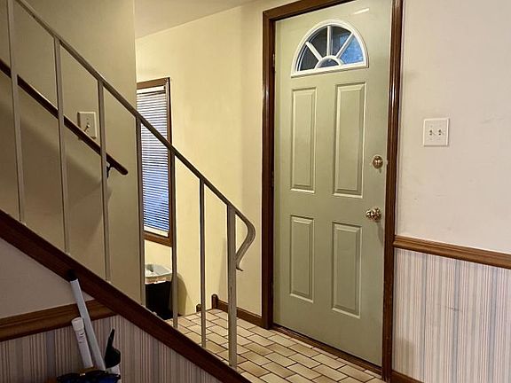 3rd image of 15742 Laramie Ave APT J