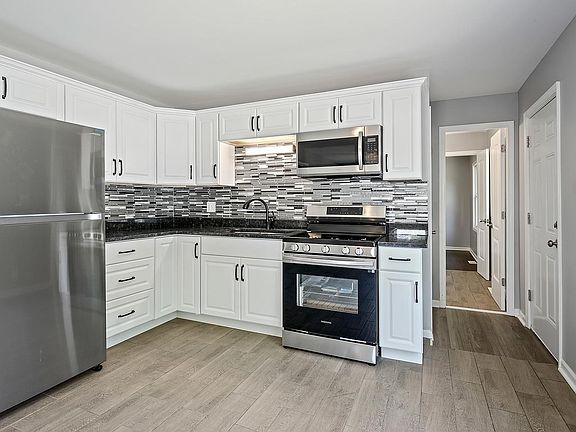 5th image of 22472 Yates Ave