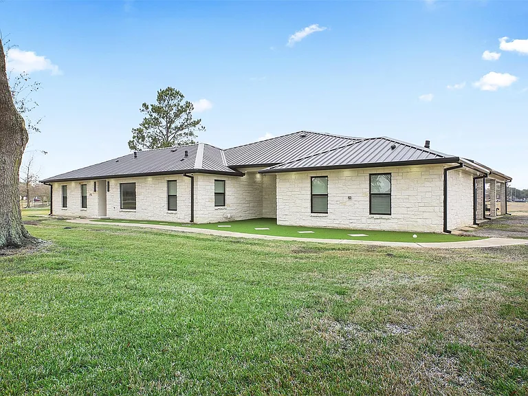 4002 Dixie Farm Rd — Photo 3