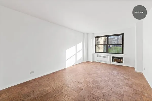 Sold by Triplemint | media 5