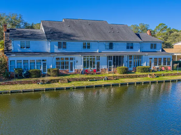 205 Woodlake Dr, Summerville, SC 29485