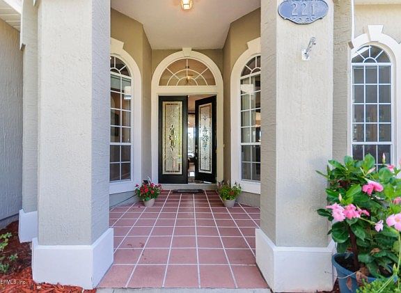 4th image of 221 S Hampton Club Way