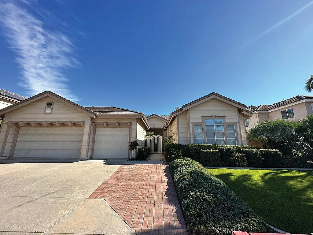 3 bed, 2.5 bath, 2476 sqft, $5,250 — Photo 1