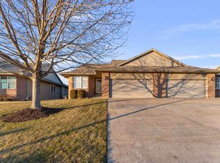 5040 55th Ave, Bettendorf, IA 52722