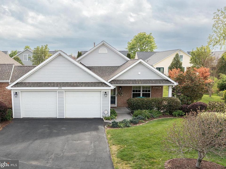 1st image of 200 Crestwood Ln