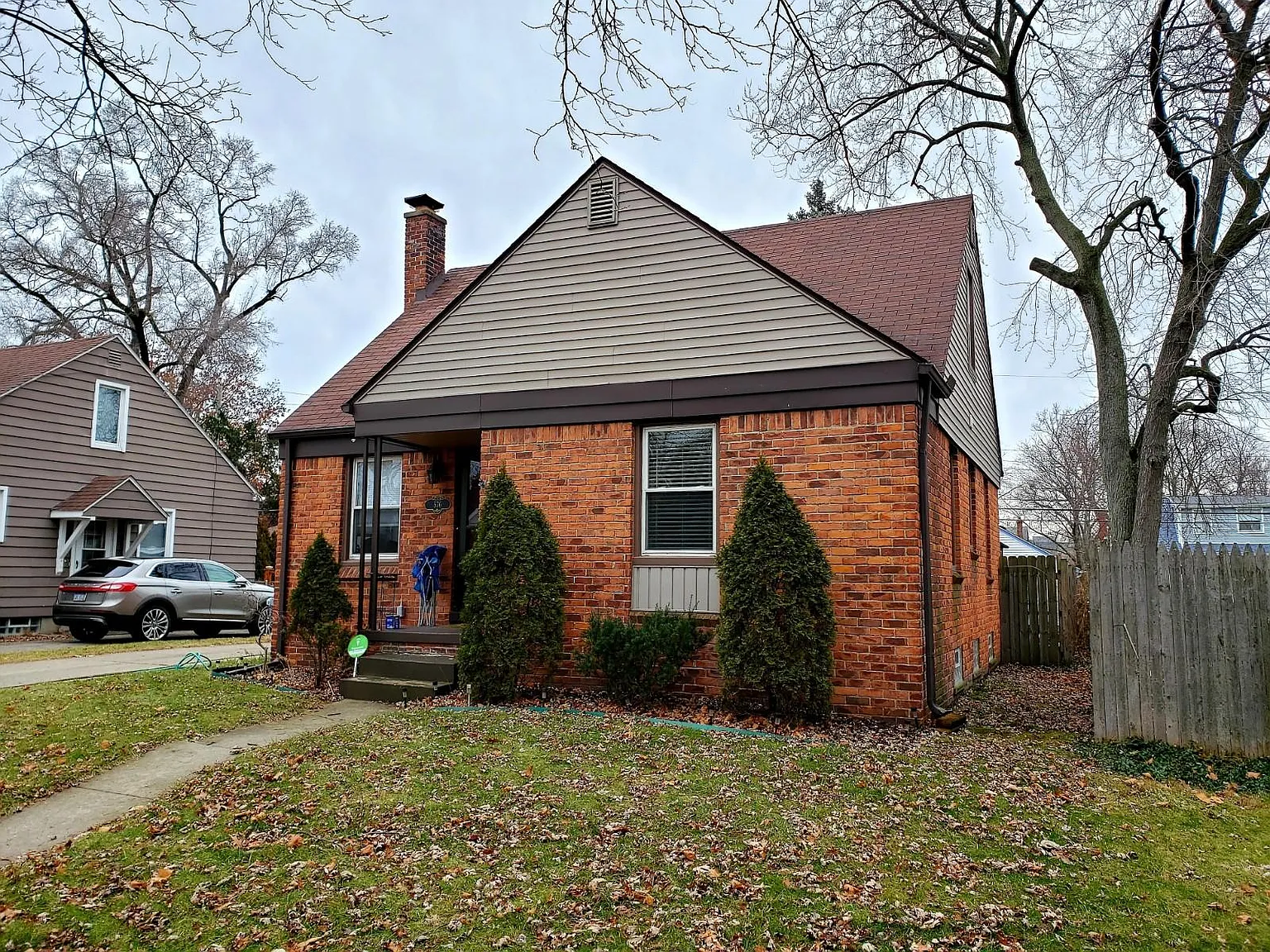 576 Leroy St photo 1