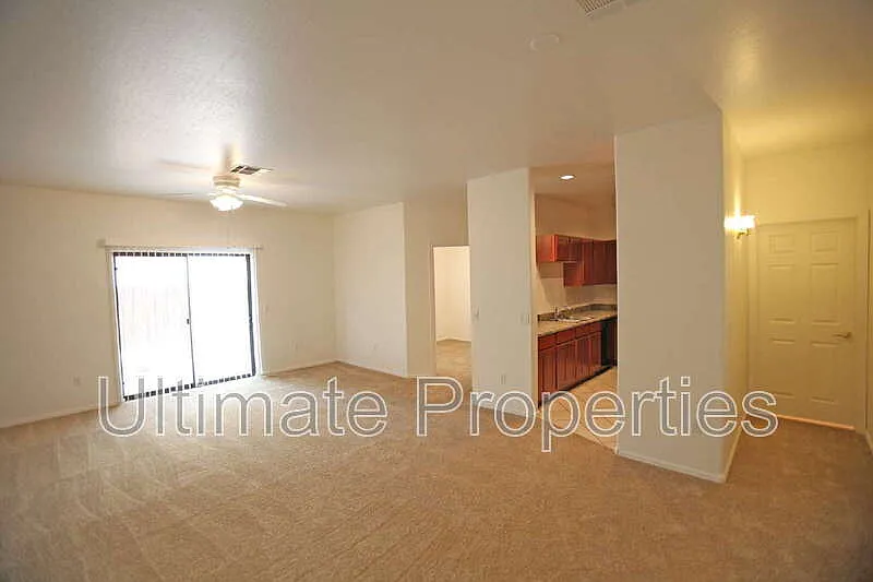 3 bed, 3.0 bath, 1670 sqft, $1,895 — Photo 3