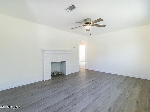 4th image of 831 HURON Street