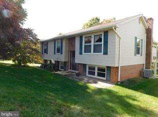 27 Apache Ln, Willow Street, PA 17584