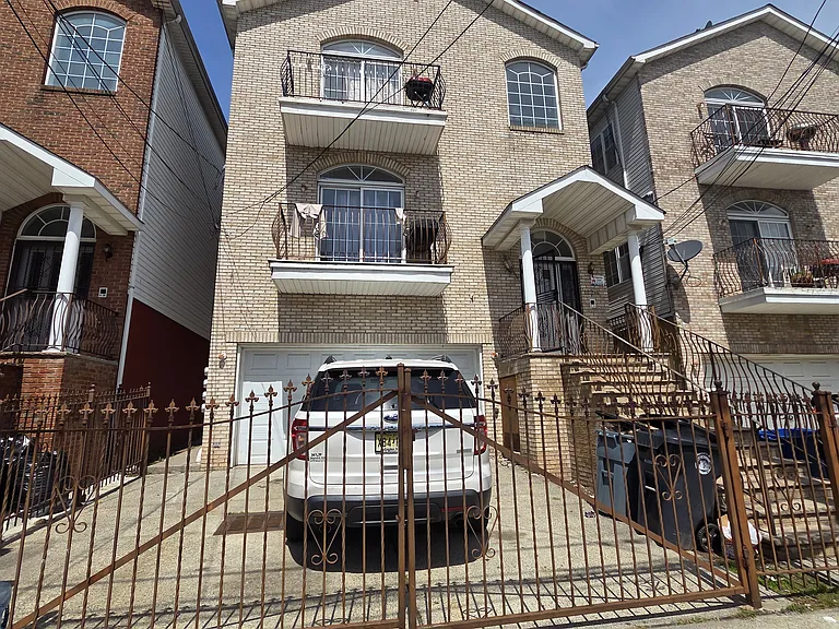 124 2nd St #1 — Photo 9