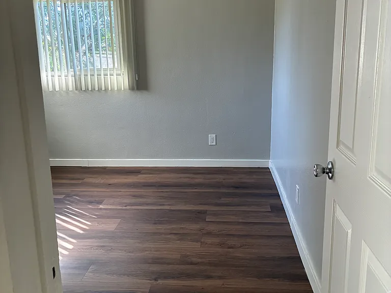 1530 N G St #1532 — Photo 17