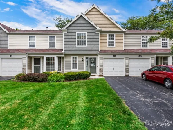 1708 College Green Dr, Elgin, IL 60123