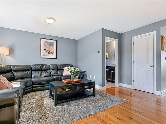 5th image of 2 Cross Rd Unit 2