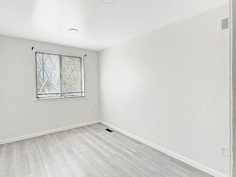24915 Mayfair St — Photo 14