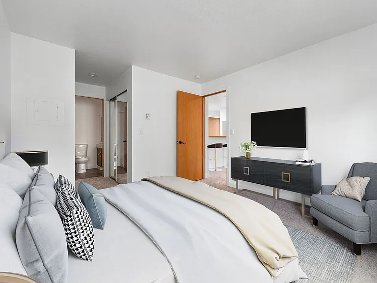 Bellevue One Condo Apartments — Photo 8