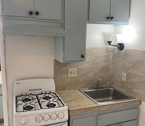 3rd image of 645 N New Hampshire Ave APT 8