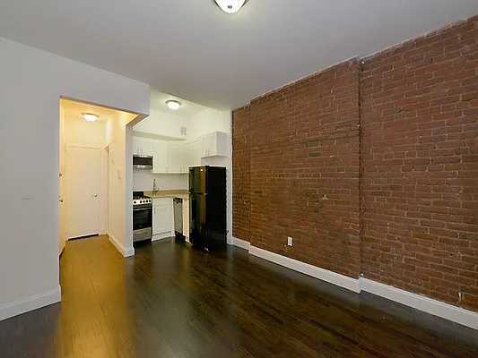 Rented by Cooper & Cooper Real Estate | media 7