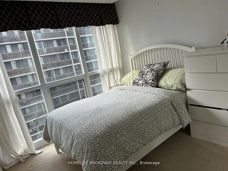 25 Carlton St #1310 — Photo 13