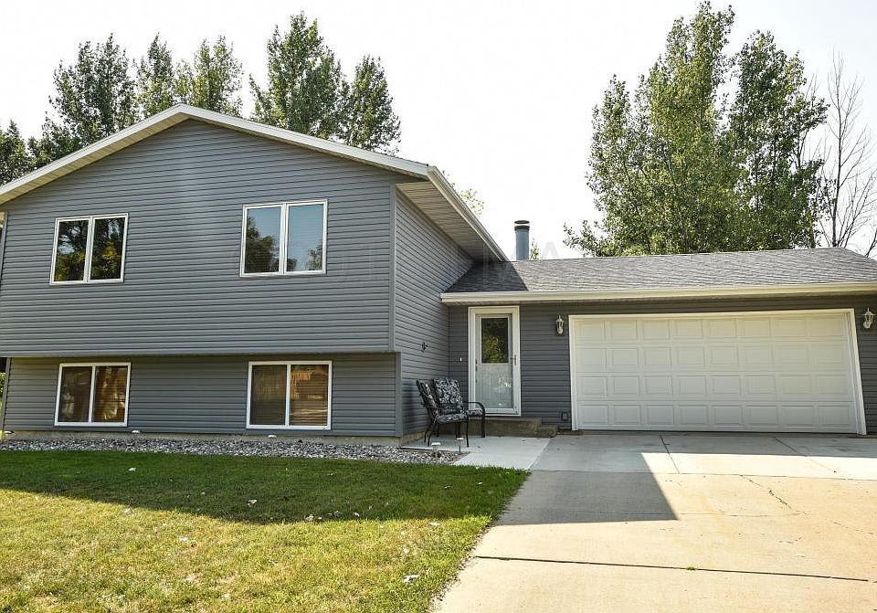 1st image of 619 10th Ave E